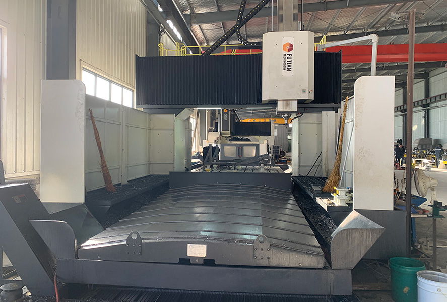Los centros de pórtico aumentan la capacidad de mecanizado CNC grande